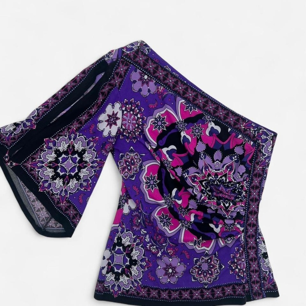 Y2K Cache Going Out Top